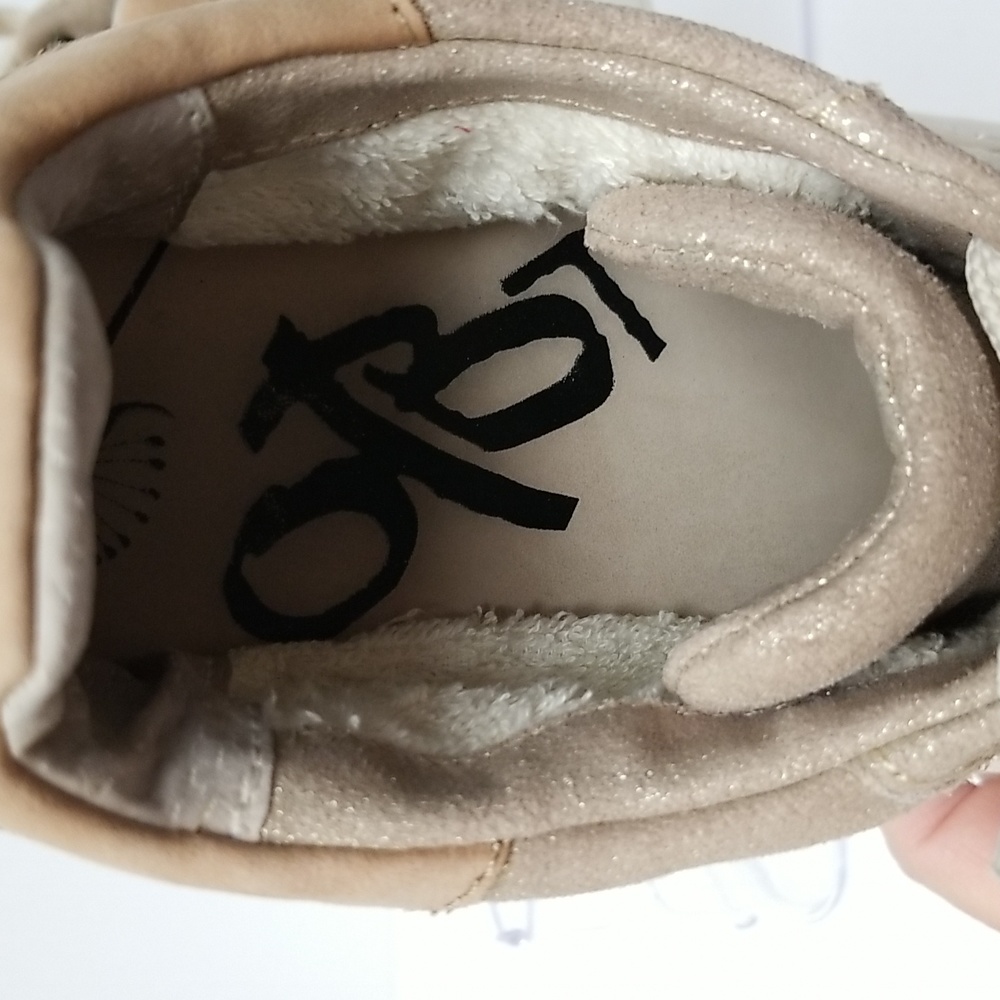 Otot Normcore Shoes sz 8m Gold GUC - Picture 8 of 8